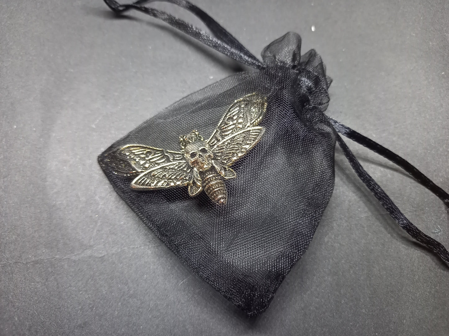 Goth Gothic Witchy Occultist Satanic Pagan "Death head moth" detail metal pin badge/brooch V1