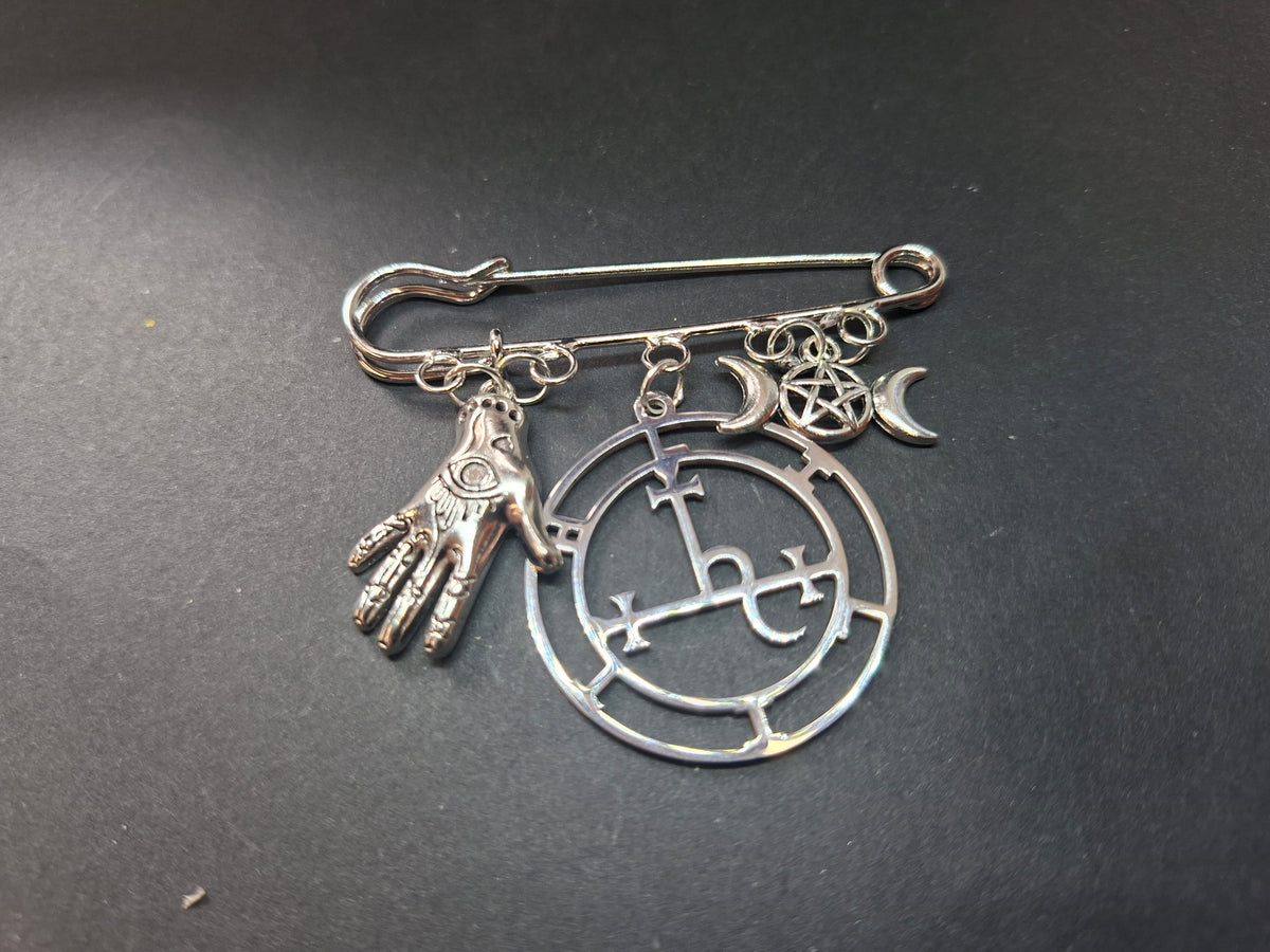 Kilt Pin Brooch • Witch Goddess lilith • Goth Witchy Pagan Accessory