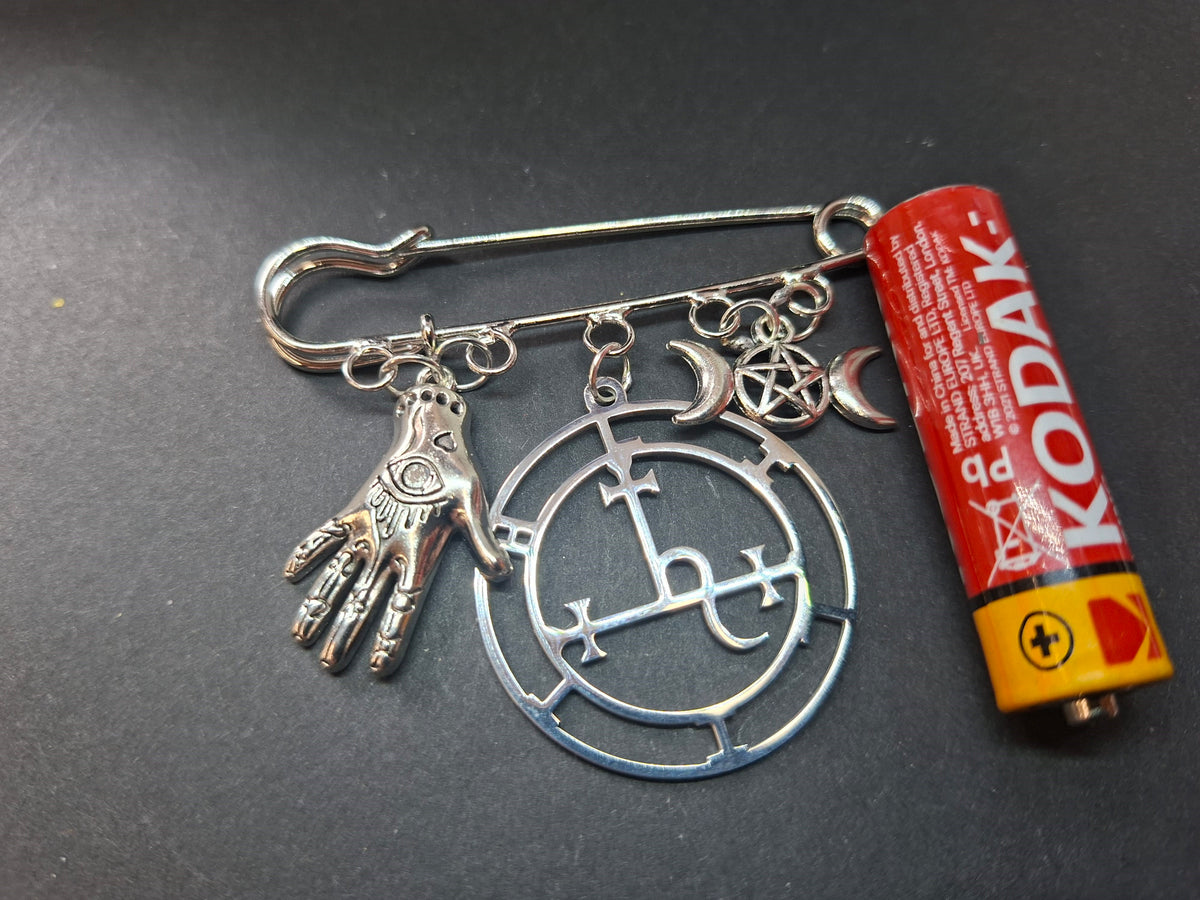 Kilt Pin Brooch • Witch Goddess lilith • Goth Witchy Pagan Accessory
