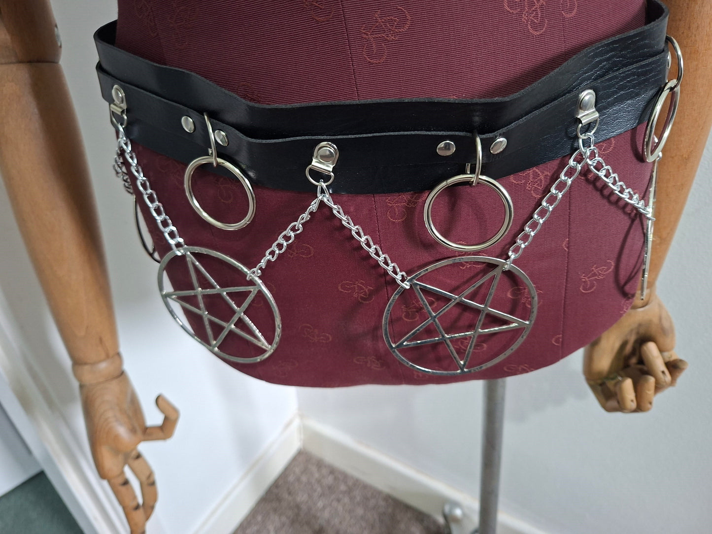 O ring and chain belt with 4 LARGE inverted pentagram :gothic killstar witchy style
